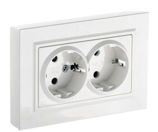 Розетка 2-м СП BRITE РС12-3-БрБ 16А в сборе с заземл. без защ. шторок бел. IEK