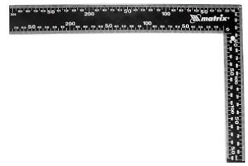 Угольник 200 х 300 мм цельнометаллический