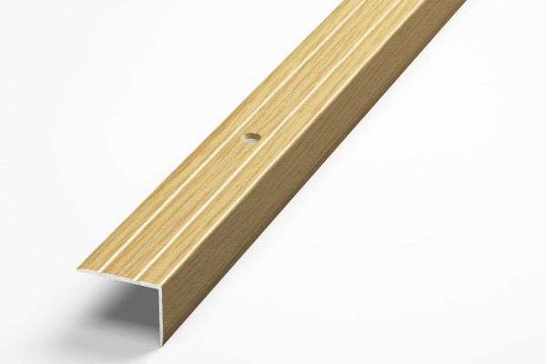 Порог угловой дуб светлый 24*18*1,35 ( ПУ 03.1350.082)